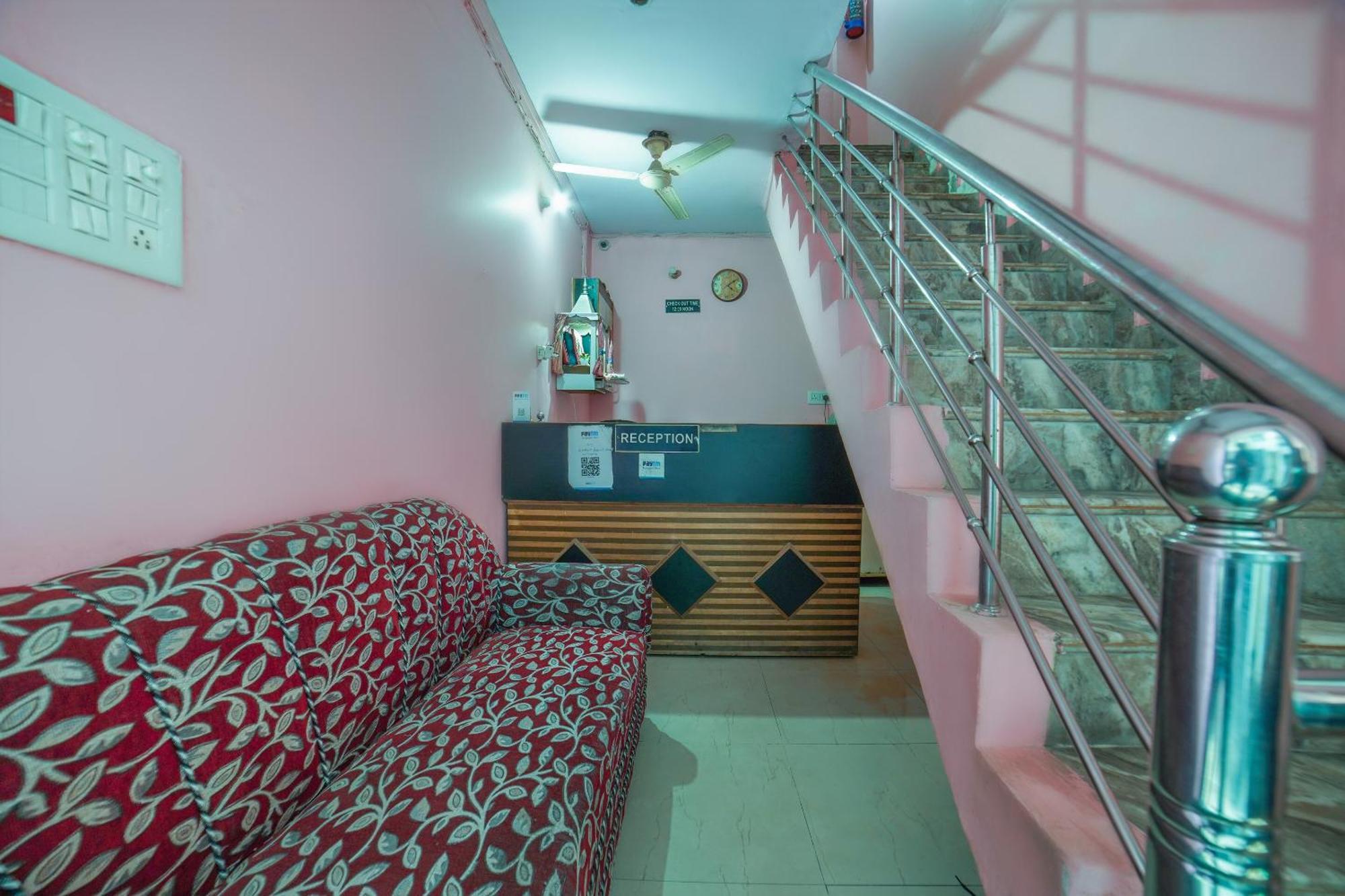 Spot On Komfort Guest House Rudrapur Экстерьер фото