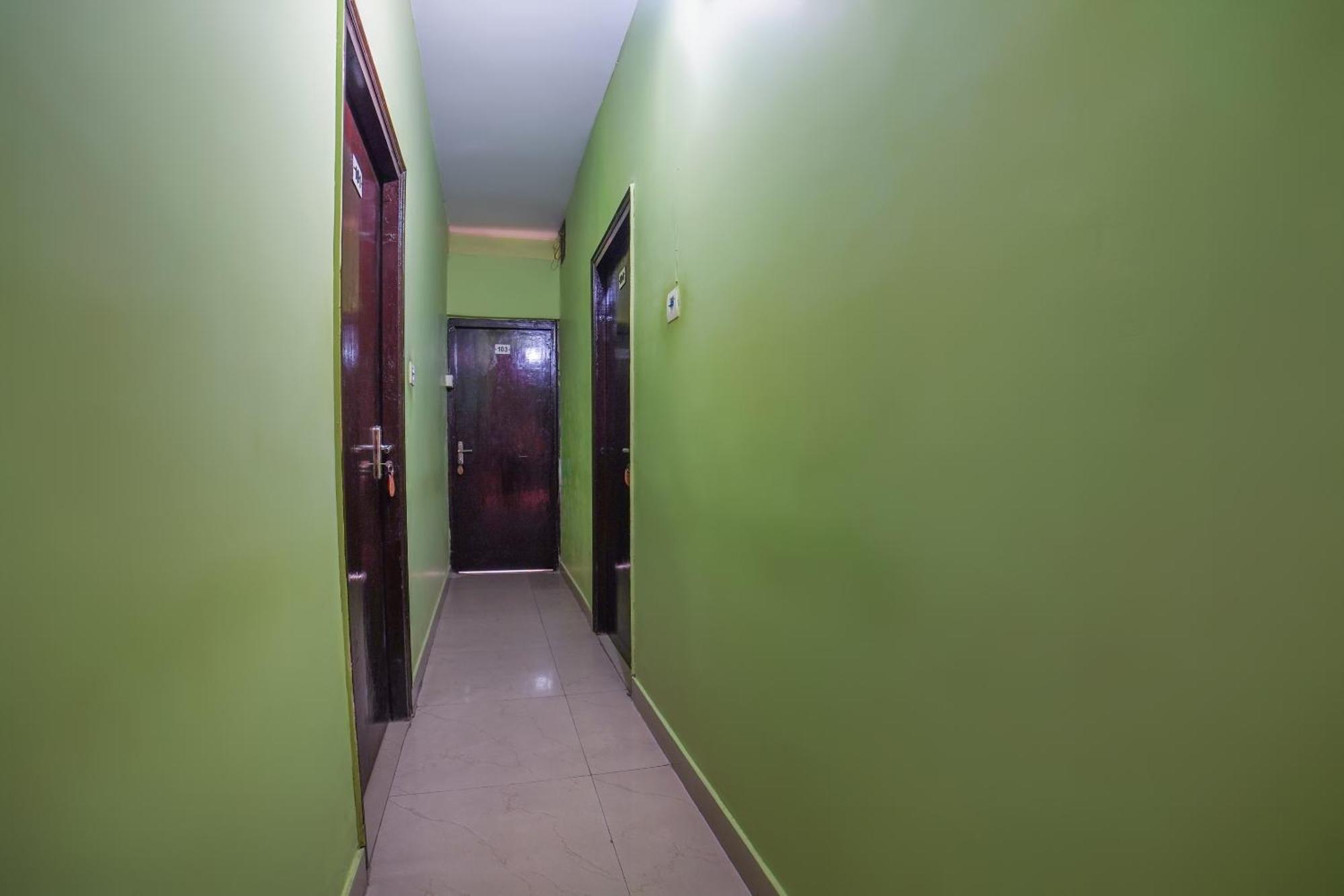 Spot On Komfort Guest House Rudrapur Экстерьер фото