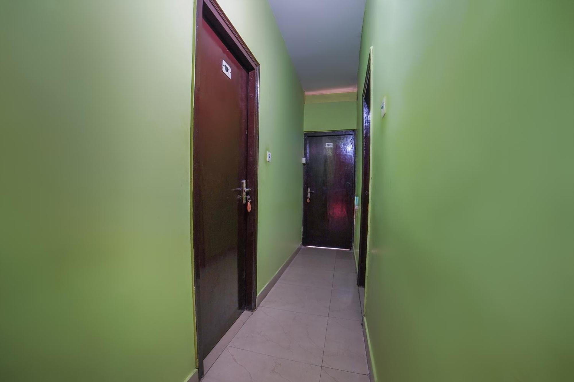 Spot On Komfort Guest House Rudrapur Экстерьер фото