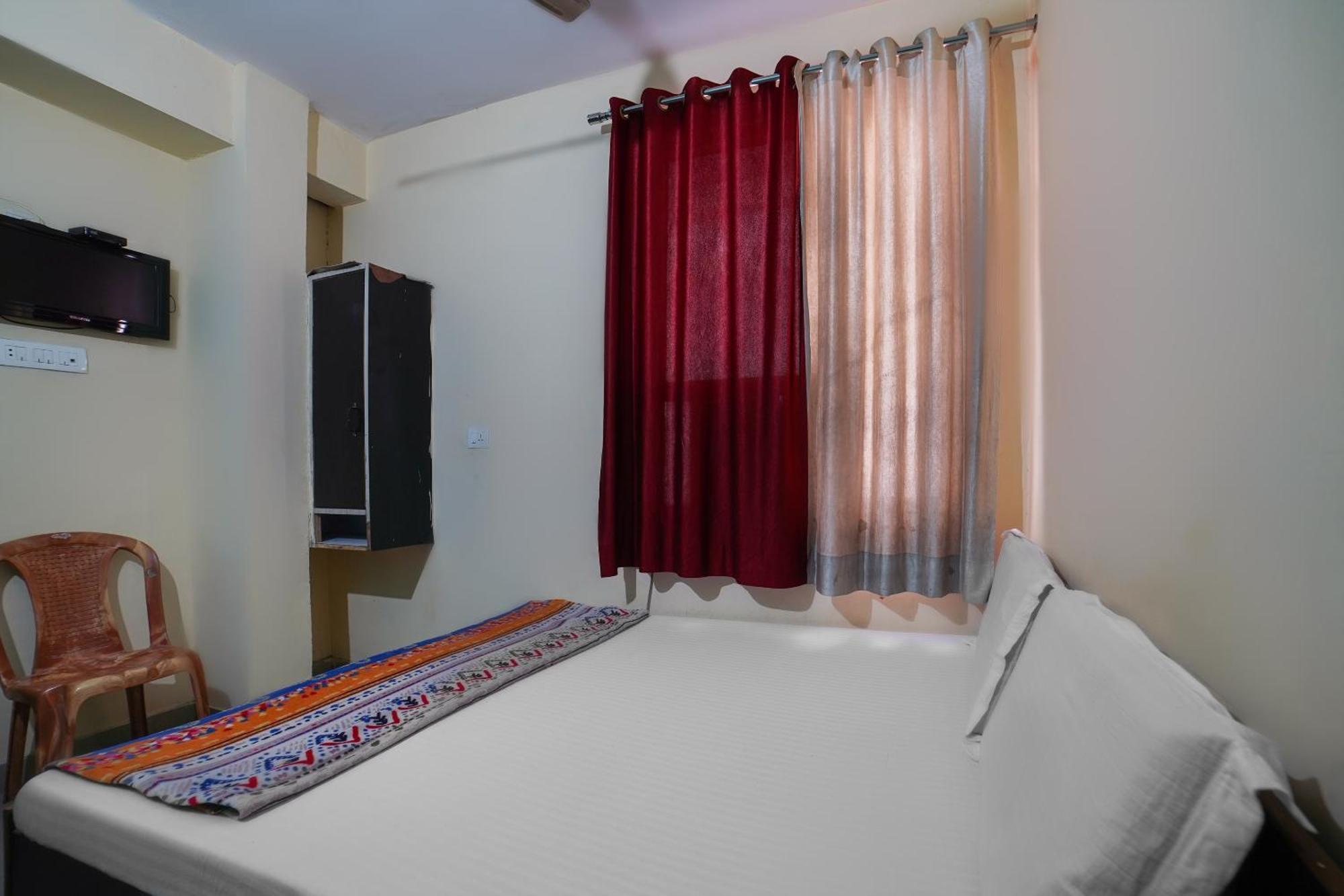 Spot On Komfort Guest House Rudrapur Экстерьер фото